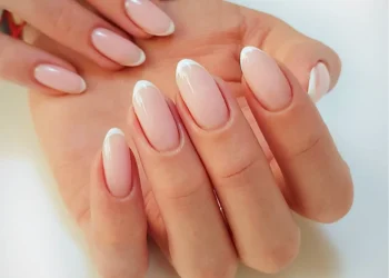 blush nails