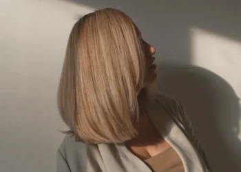 a blonde woman with a blonde old money bob